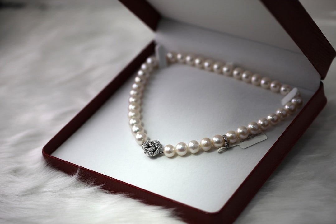 Jewelry as a Gift: Meaningful Ideas for Your Loved Ones - KXX