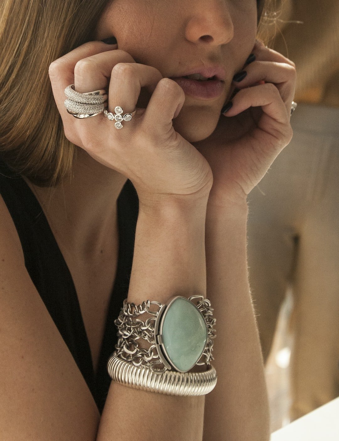 Layering Your Jewelry: The Ultimate Guide to a Stylish Look - KXX